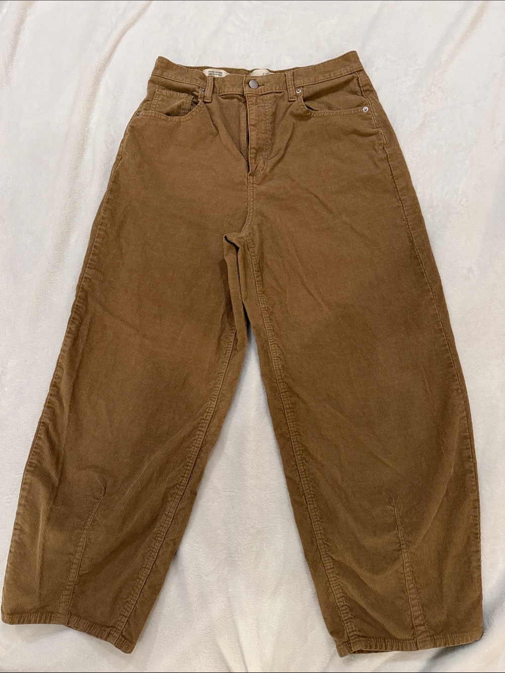 Women’s Wide-Leg Barrel Corduroy Pants in Brown